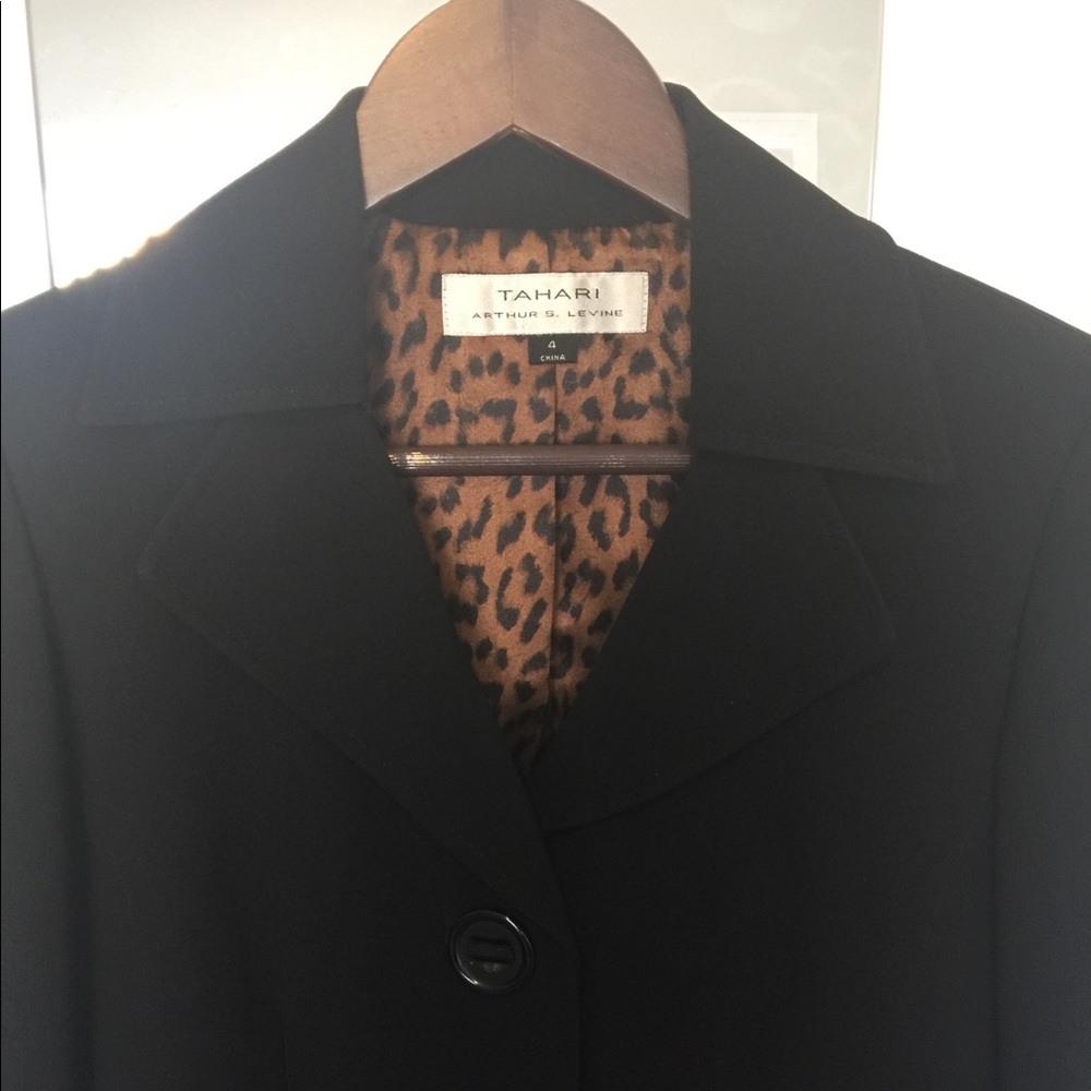 Tahari skirt suit